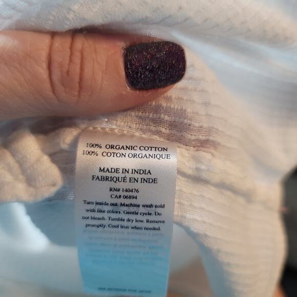 Faherty- Women's organic cotton- White long sleeve button up blouse- size small - Picture 7 of 7